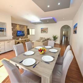 Qawra Bay Family Apartment near Bugibba Promenade