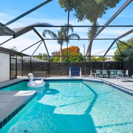 Chic heated Pool Clearwater Beach BBQ Fire Pit