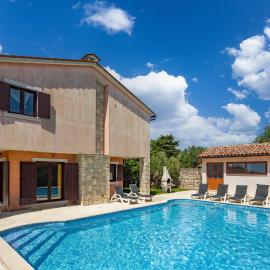 Pool House Suzi in Heart of Istria - Happy Rentals, готель у місті Orihi