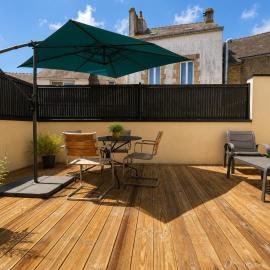 Plein centre Auray - Spacieux duplex T2 avec grande terrasse ensoleillée, hotel em Auray