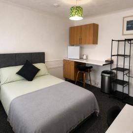 Great Value Rooms Close to Station, hotel Pontypriddben