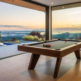 Above It All - Ocean Views w Spa Pool - Luxe 3BR, hotelli kohteessa North Vancouver