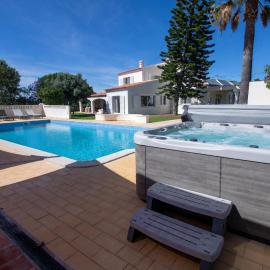 Villa Ursa by Algarve Holidays, hotel in Praia do Carvoeiro