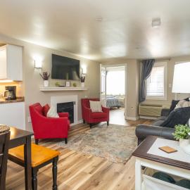 Beautiful Cozy Condo within walking distance to downtown Gatlinburg, hotel em Gatlinburg