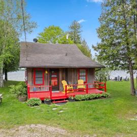 Sunset Shores - Kangaroo Kabin #6 by Simple Life Rentals