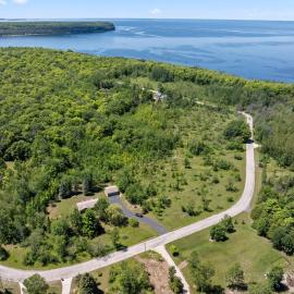 Wilderness Retreat by Simple Life Rentals, Hotel in Ellison Bay