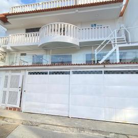 Casa vacional en la guaira con piscina y cerca de la playa, khách sạn ở Caraballeda
