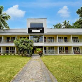 Townhouse Oak Thiruvallam Lakeview Formerly Travancore Island Resort, hotel em Kovalam