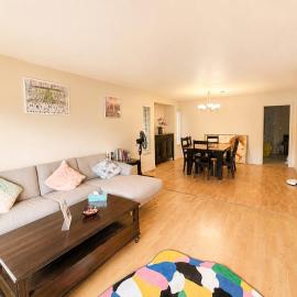 Spacious Family-Friendly 3BR Suite Near White Rock Beach، فندق في سوري