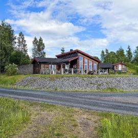 Amazing Home In Kil With Lake View, Hotel in Kil