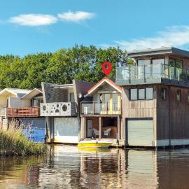 Lovely Home In Kropswolde With House Sea View, Hotel in Kropswolde