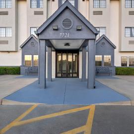Days Inn by Wyndham near Kansas Speedway, hotel in Kansas City