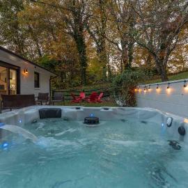 Mountain Hot Tub & Fire Pit 15 Min to Biltmore, hotel a Fairview