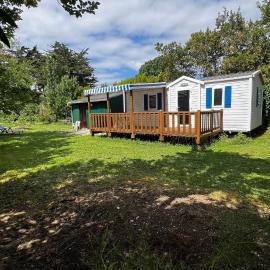 Mobil Home terrain privé 300 M plage, hotel in La Brée-les-Bains