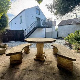 Hen Ystorfa - Deluxe Garden Apartment, hotel in Gwalchmai