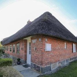 Charmante Reetdachwohnung bei Husum mit Terrasse, hotel em Rantrum