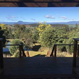 Cabin with gorgeous views close to Deloraine, hotel in Weetah