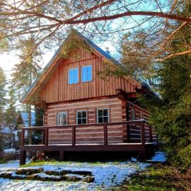 Roubenka Studánka، فندق في Studený