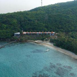 Legon Waru Cottage, hotel a Karimunjawa