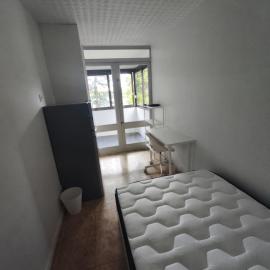 Chambre au pied du telepherique C1 Villa Nova, hotel in Villeneuve-Saint-Georges