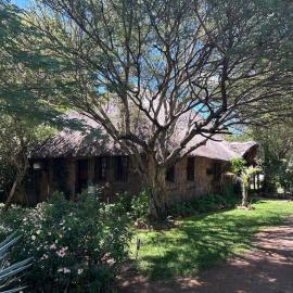Pull Inn, Airport collection and drop-off included, Hotel in Gaborone