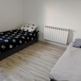 Hostel Pod Lasem, hotel a Altanka