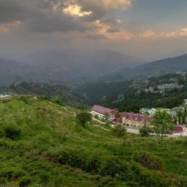 The Fagu Valley Retreat l Rooms and Restaurant l Family Groups & Events l Open Air Lawn l Kufri by Exotic Stays, hotel di Shimla