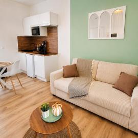 Studio moderne proche Fougères - Parking privé gratuit - WiFi fibre