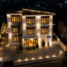 Hotel Blue stone leh main market