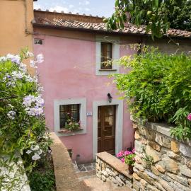 Casa Livia - with a view in a medieval village near Pisa