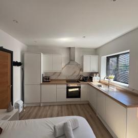 Stylish Modern Studio, Hotel-Quality Stay