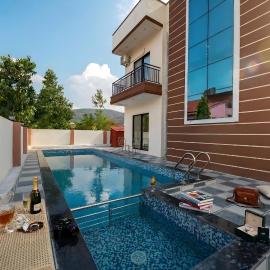 II EMPYREAN STAYS II SU CASA VILLA II 4BHK II AC II PRIVATE POOL Il, hotel u gradu Lonavala