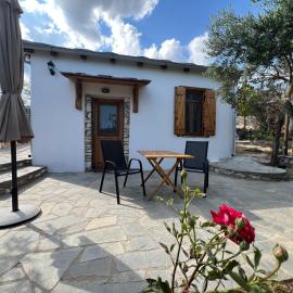 Linos Old Barn, Hotel in Theologos