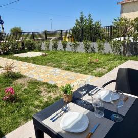 Villa 3, hotel in Velipojë