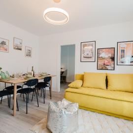Zentrales Käfer Apartment, Küche, Parkplatz, Balkon, hotel in Wolfsburg