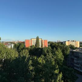 Cozy 9th floor studio with balcony and free parking