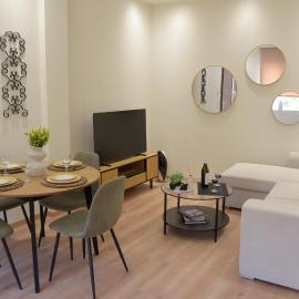 Aero & Expo Comfort Apartment - 2BR & 2BA, hotel di Koropíon