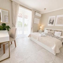 Bellevue Apartment with AC & heating & terrace