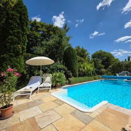 Bellevue Apartment with AC & heating & terrace