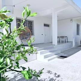 Villa Dora Vlore - Spacious Villa 3 Bedrooms 3 Baths, Private Parking, Beach 10 min