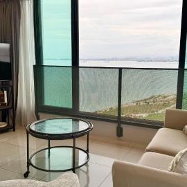 SUNRISE Gurney Seaview Luxury Duplex, hotel i George Town
