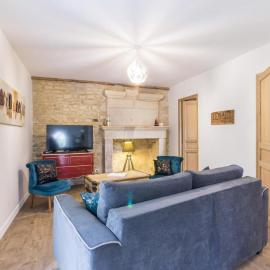 Maison Normande de charme avec jardin privé à 10 min de Bayeux, Hotel in Putot-en-Bessin