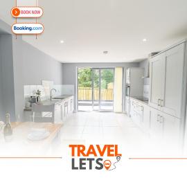 3 Bedroom Duplex Apartment By Travel Lets Short Term Rental Agency Donegal Town, hotel in Donegal