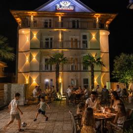 Te Flamuri Holiday Apartments, hotel u gradu Velipolje