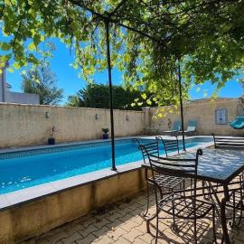 La Santoline - Provençal break with pool