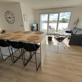 Appartement lumineux avec terrasse proche plages