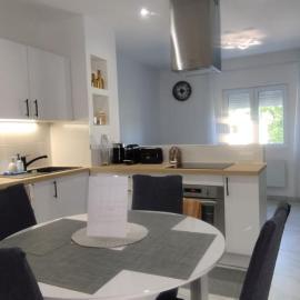 Chill Home, hotel u gradu Belgard sur Valserin
