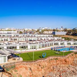 Dog-friendly home 3 rows to beach with rooftop deck, pool, & kitchen, hotell i Rosarito