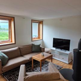 Basement apartment, хотел в Kjellsund