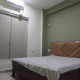 Home Away Home Chi 5, hotel in Greater Noida